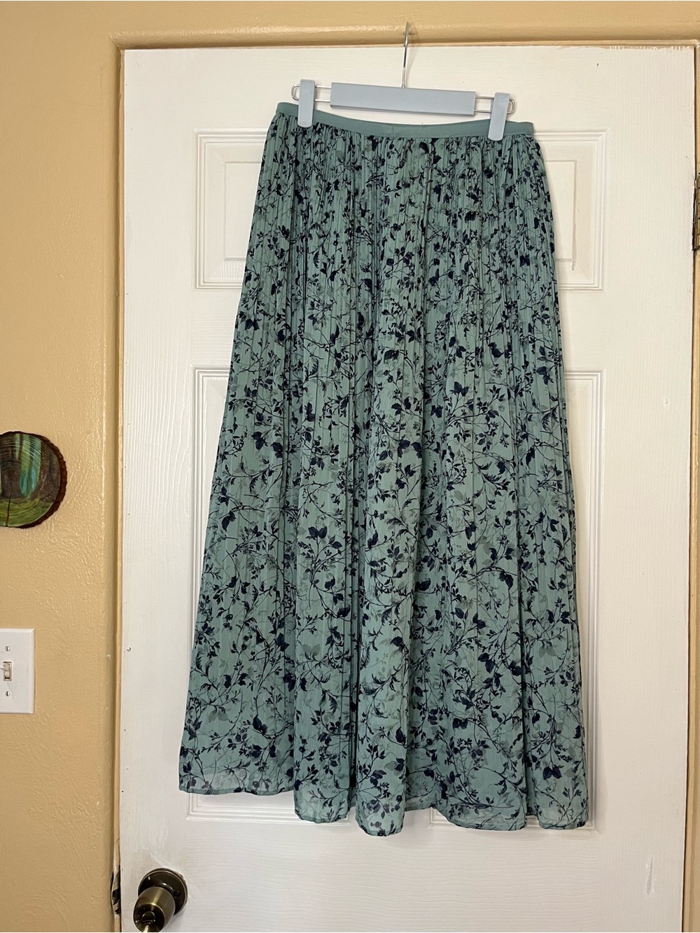 Uniqlo Chiffon Pleated Floral Midi Skirt Sage Green/Blue & Navy Feminine